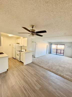 $500 off Move-In Special!! 1 Bedroom Apartment with Balcony – photo 1