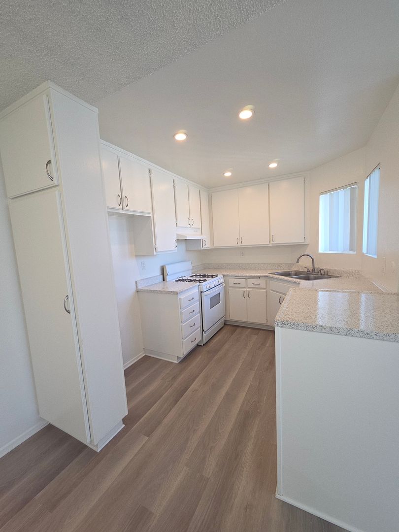 Anaheim Apartment: 489 S. Chatham Circle