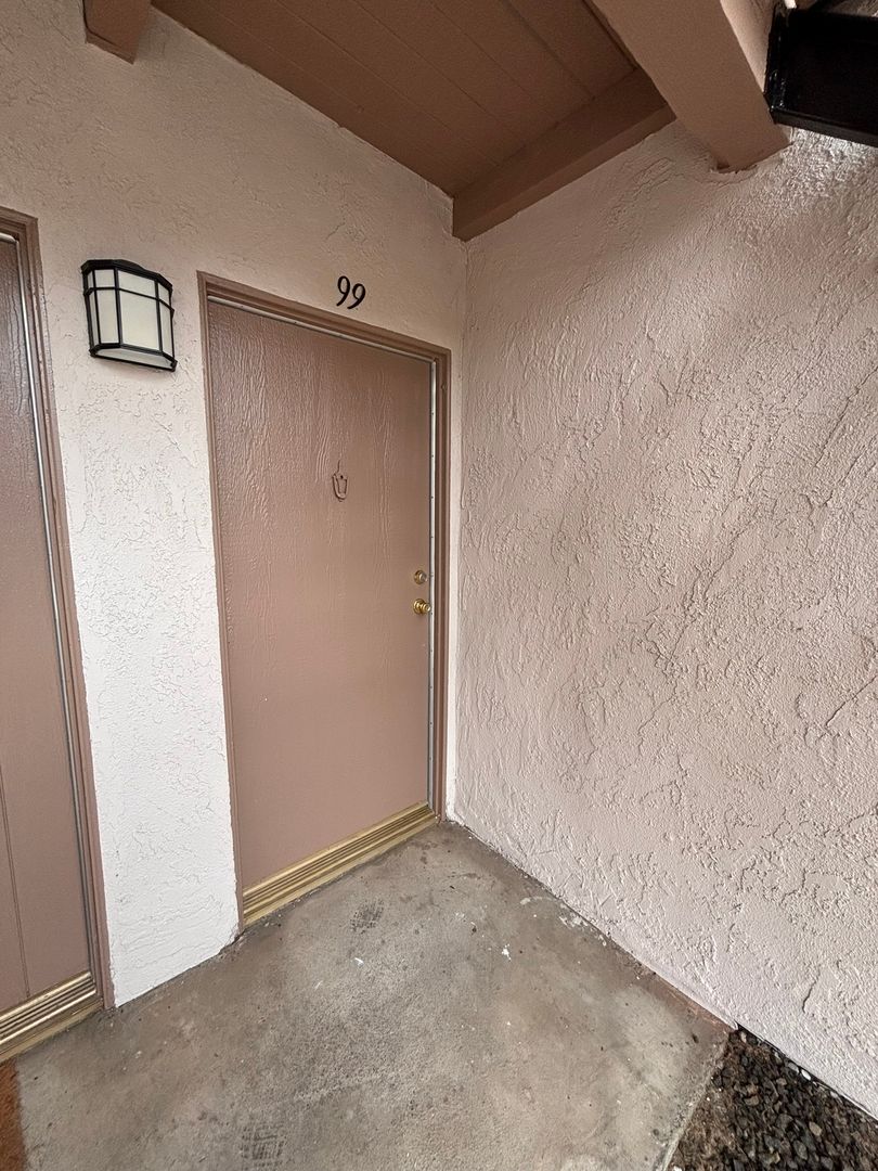 Lake Forest Apartment: 23251 Los Alisos Blvd