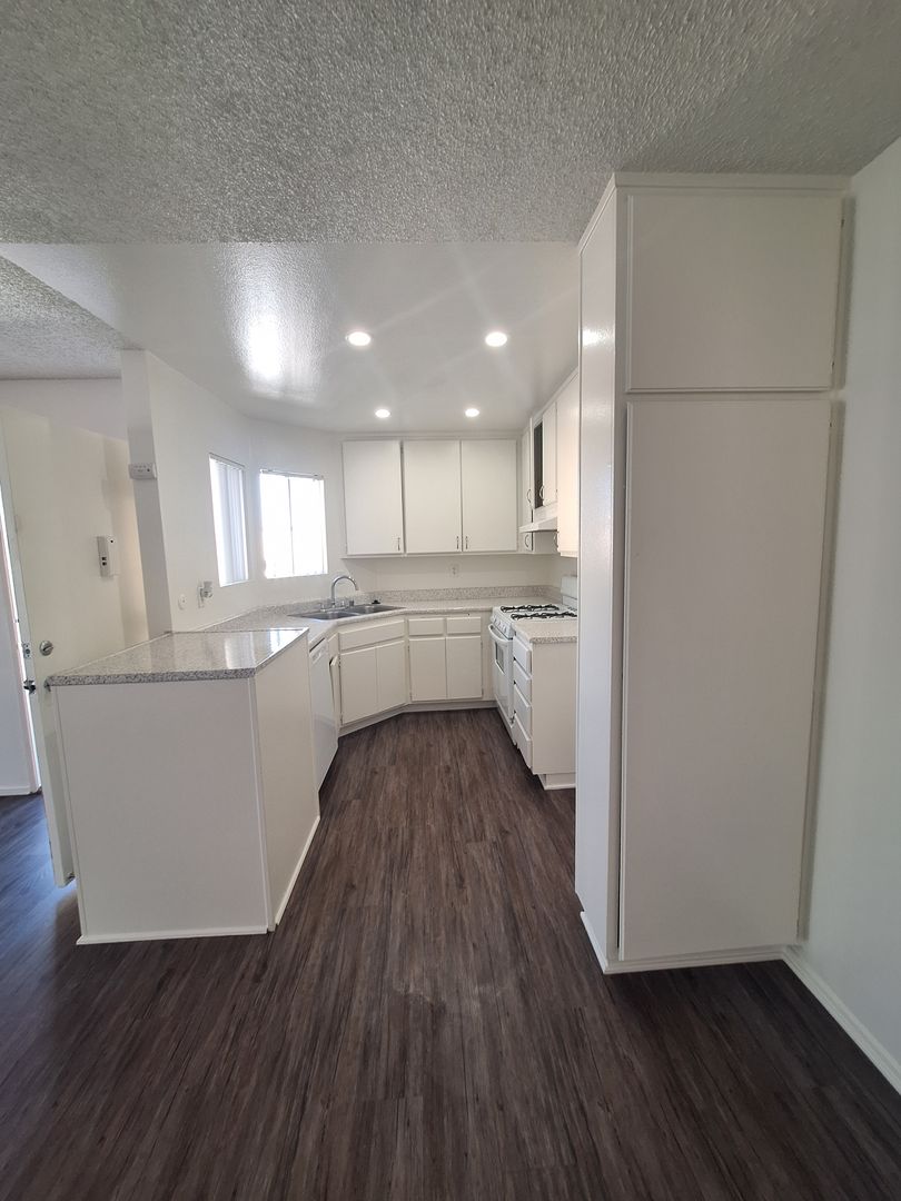 Anaheim Apartment: 489 S. Chatham Circle