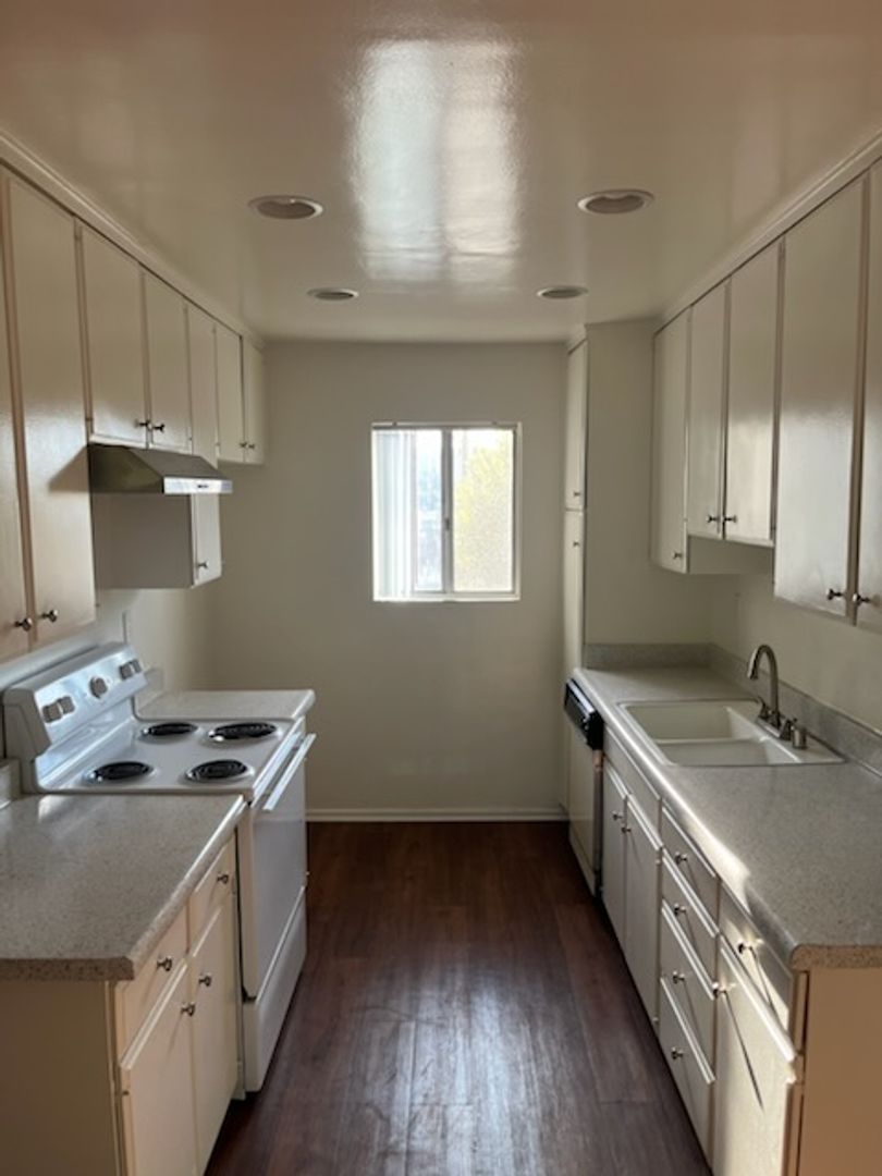 Orange Apartment: 540 S. La Veta Park Circle