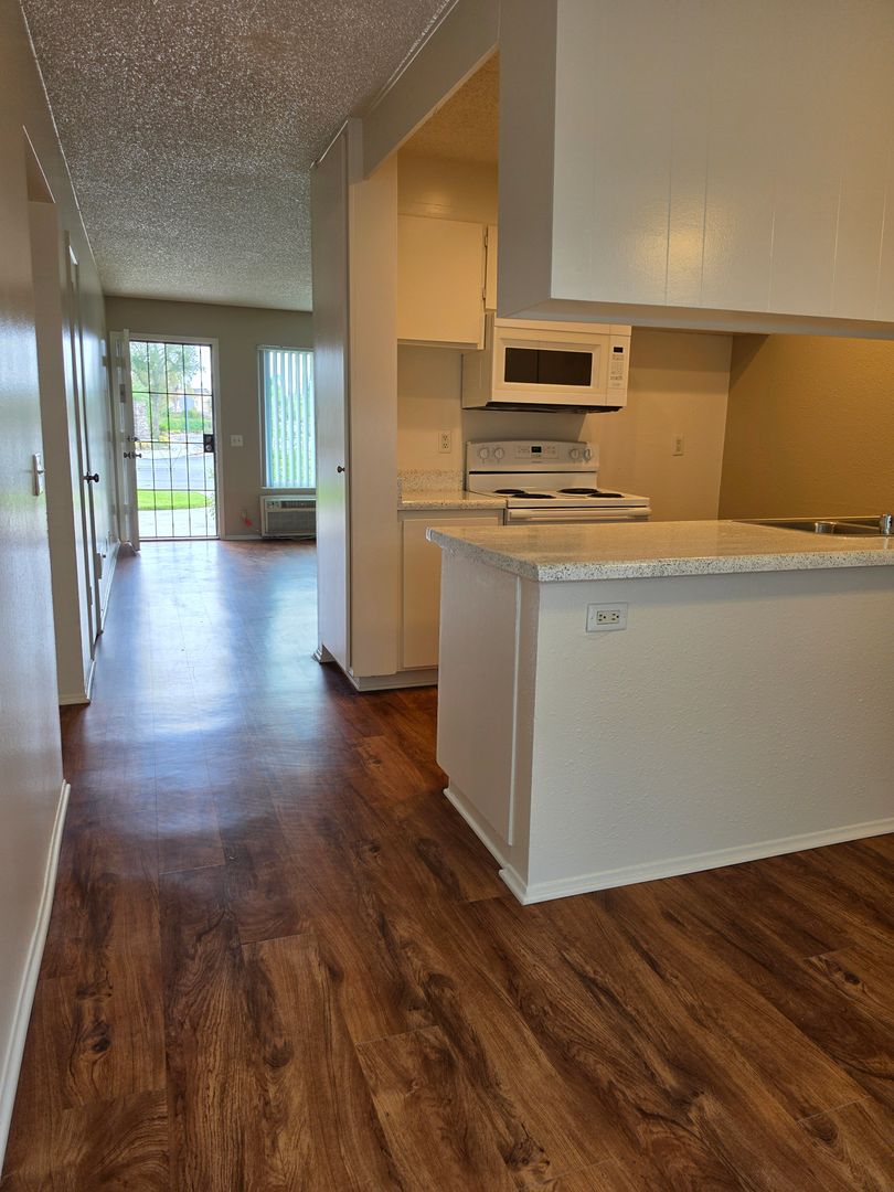 Cypress Apartment: 9091 Holder St