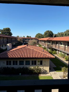 Beautiful 1 bedroom, 1 bath apartment with covered parking and on-site laundry facilities. – photo 1