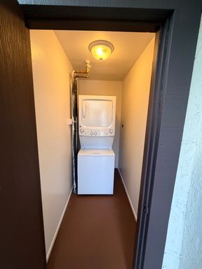 A Spacious 2 Bedroom 2 Bath Unit With Washer & Dryer Included! – photo 1