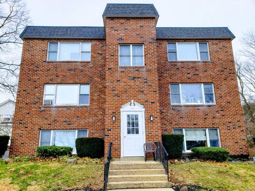***LARGE BEAUTIFULLY RENOVATED 1 BED 1 BATH UNIT WITH IN UNIT WASHER AND DRYER!!