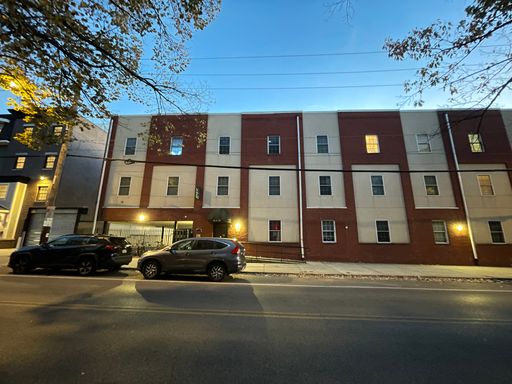 Large 3 Bed/3 Bath Apartment Available for SEPTEMBER move-in! – photo 1