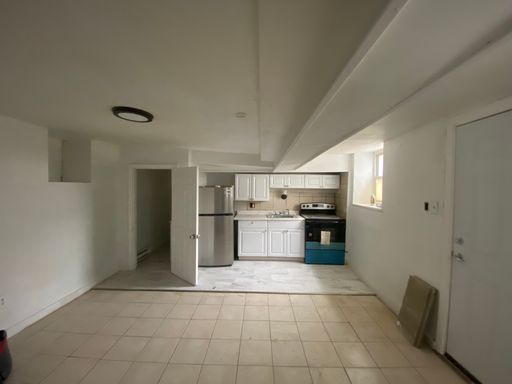 2-bedroom, 1.5 bath with a full tiled floor – photo 1