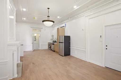 The Langhurst Mansion - 2-bedroom with a new kitchen, stainless throughout – photo 1