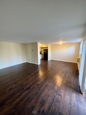 Freshly Renovated SPACIOUS 2 Bedroom At The Historic Wallingford View AVAILABLE NOW!