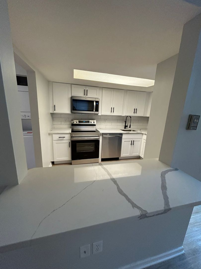 Easton Apartment: 601 S. Greenwood Ave.