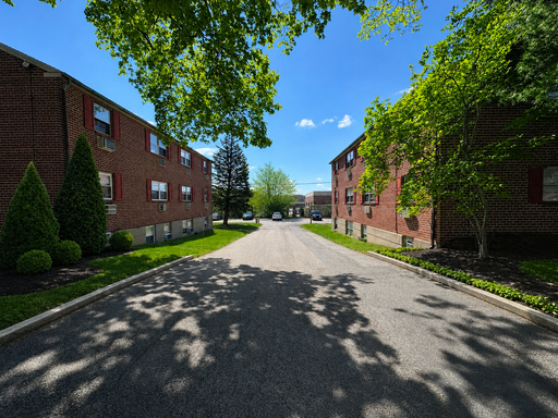 Large 2BR with Office Available! Private Parking and In Unit Laundry! Great Location - Call / Text to Tour! – photo 1