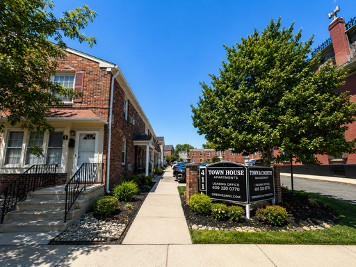 Brand New 2BR with Private Entrance and Modern Finishes, Off Street Parking ! Call /Text to Tour !