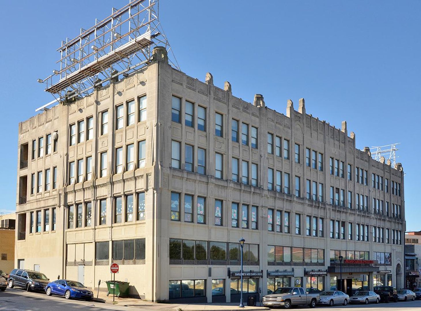 Upper Darby Apartment: 6800 Market St