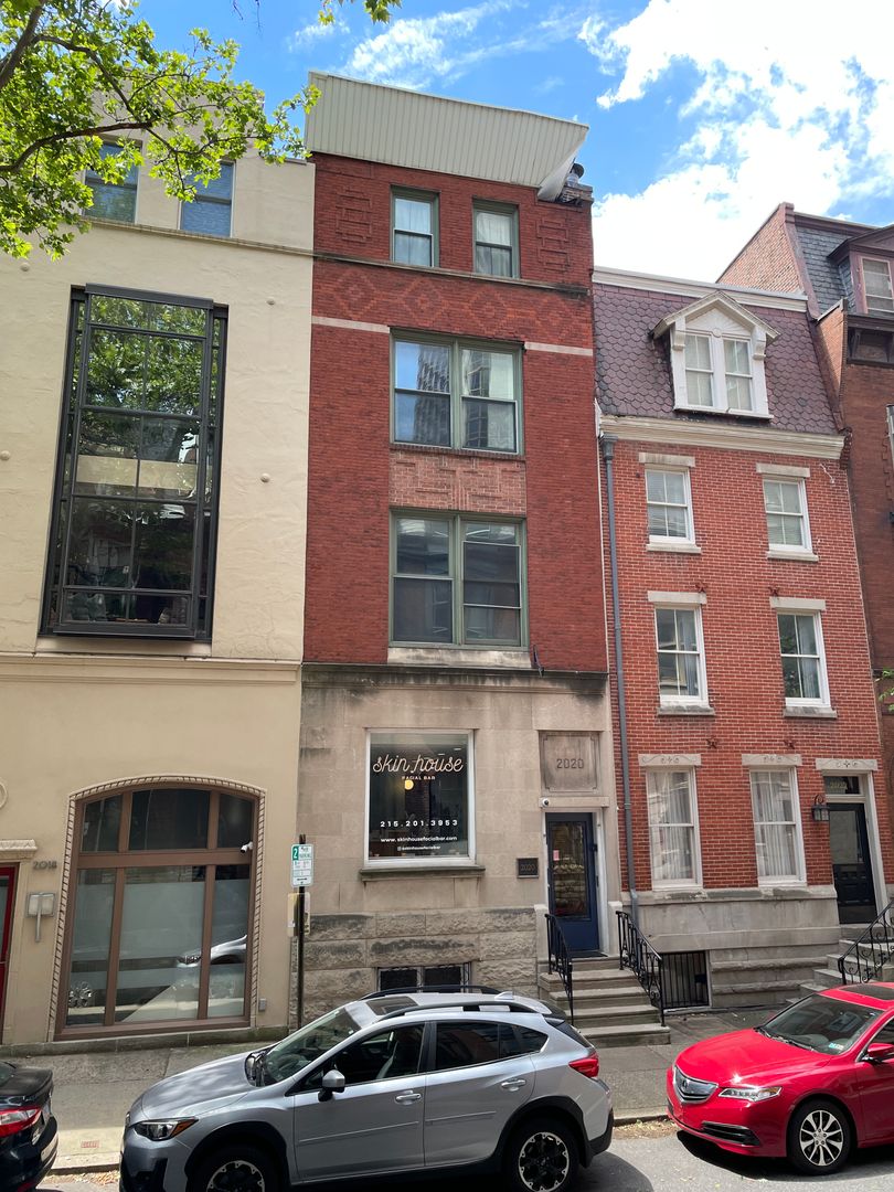 Philadelphia Apartment: 2020 Locust Street