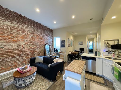 Updated Two Bedroom with private roof deck for Sept move in! – photo 1