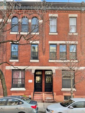 Cozy Studio on 23rd & Locust Available for Early September! – photo 1