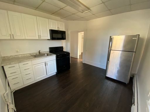 2-bedroom in mid-September - dark hardwood, marble bath – photo 1