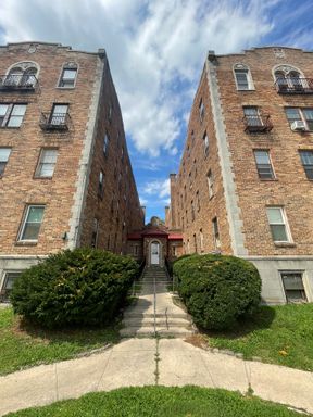 EXCELLENT 1 BED 1 BATH APT! H/W FLOORS & MORE! – photo 1