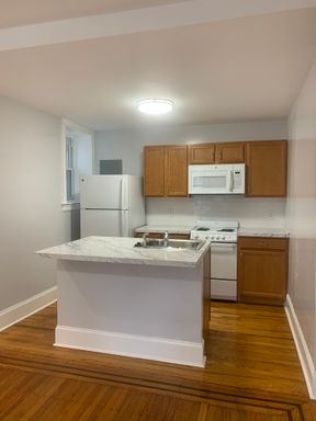 1 bedroom with breakfast bar available in October! – photo 1