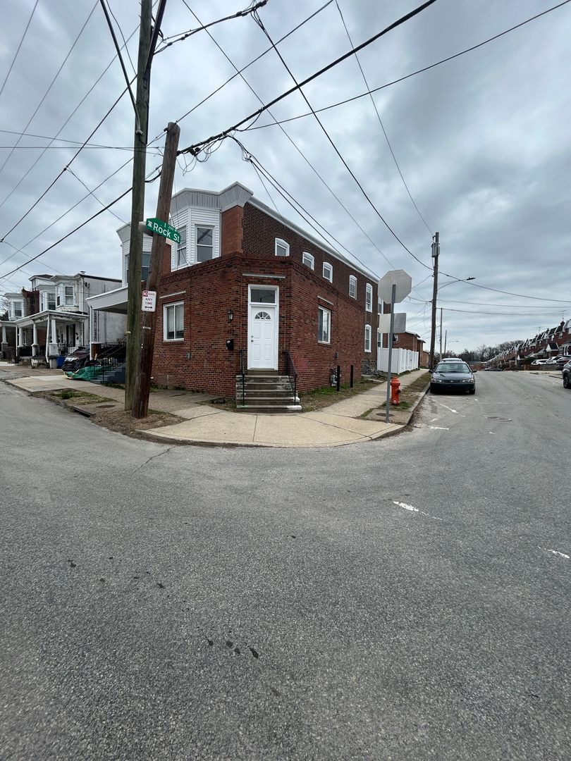 Philadelphia Apartment: 423 Righter St