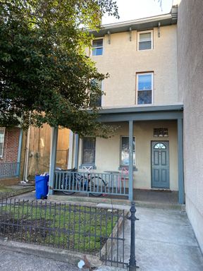 Large 6 BR/2 BA House with private yard on Drexel's campus - Available for early September move in! – photo 1