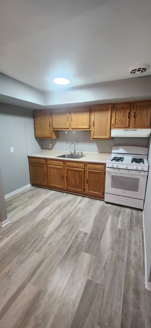 Chester Apartment: 2701 Chestnut St