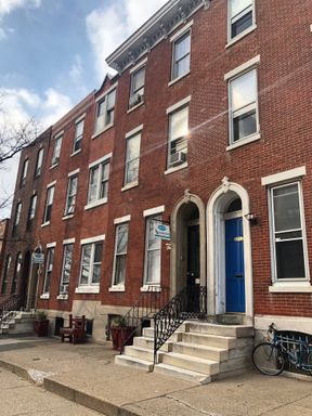 Spacious One Bedroom Steps from the Art Museum Available for an October Move-in! – photo 1