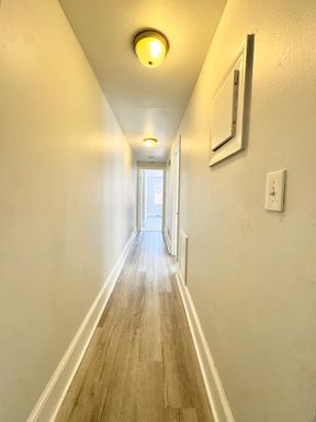 Spacious 2BR/1BA in Downtown Wilmington | Prime Location & Easy Commuting – photo 1