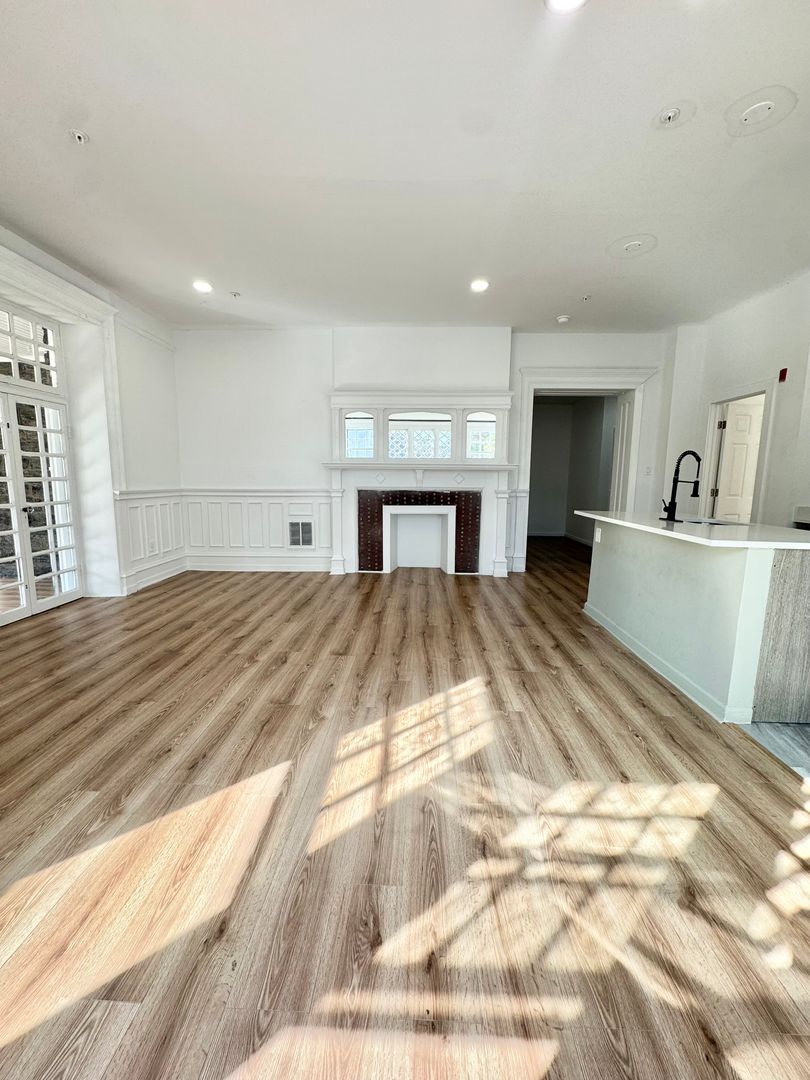 260 West Johnson Street