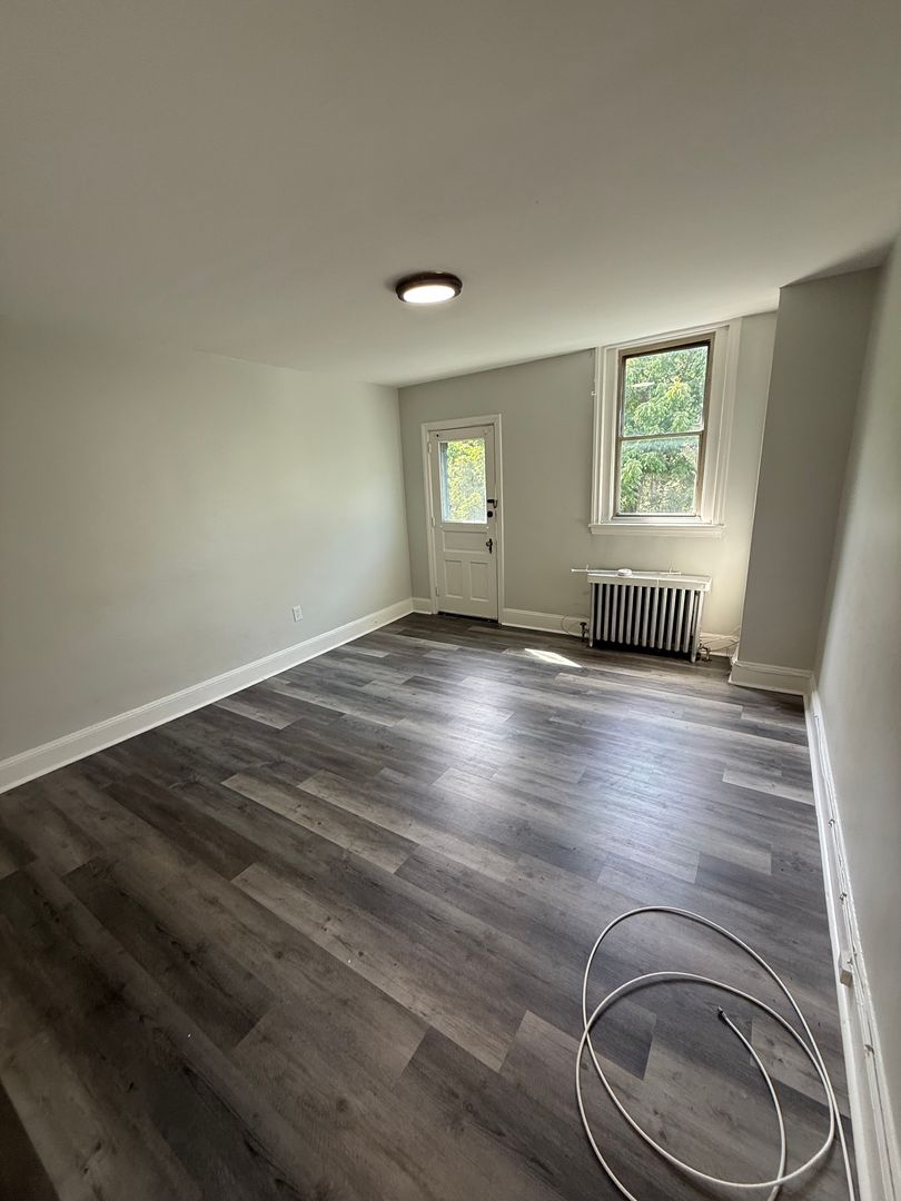 Lansdowne Apartment: 44-46 Runnemede Ave.