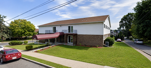 Newly Renovated, Modern 3BR with Laundry, Balcony, and On-site Parking - Call / Text / Email to Tour! – photo 1
