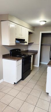 Spacious 2 Bedroom Unit in Desirable Taylor Apartments!