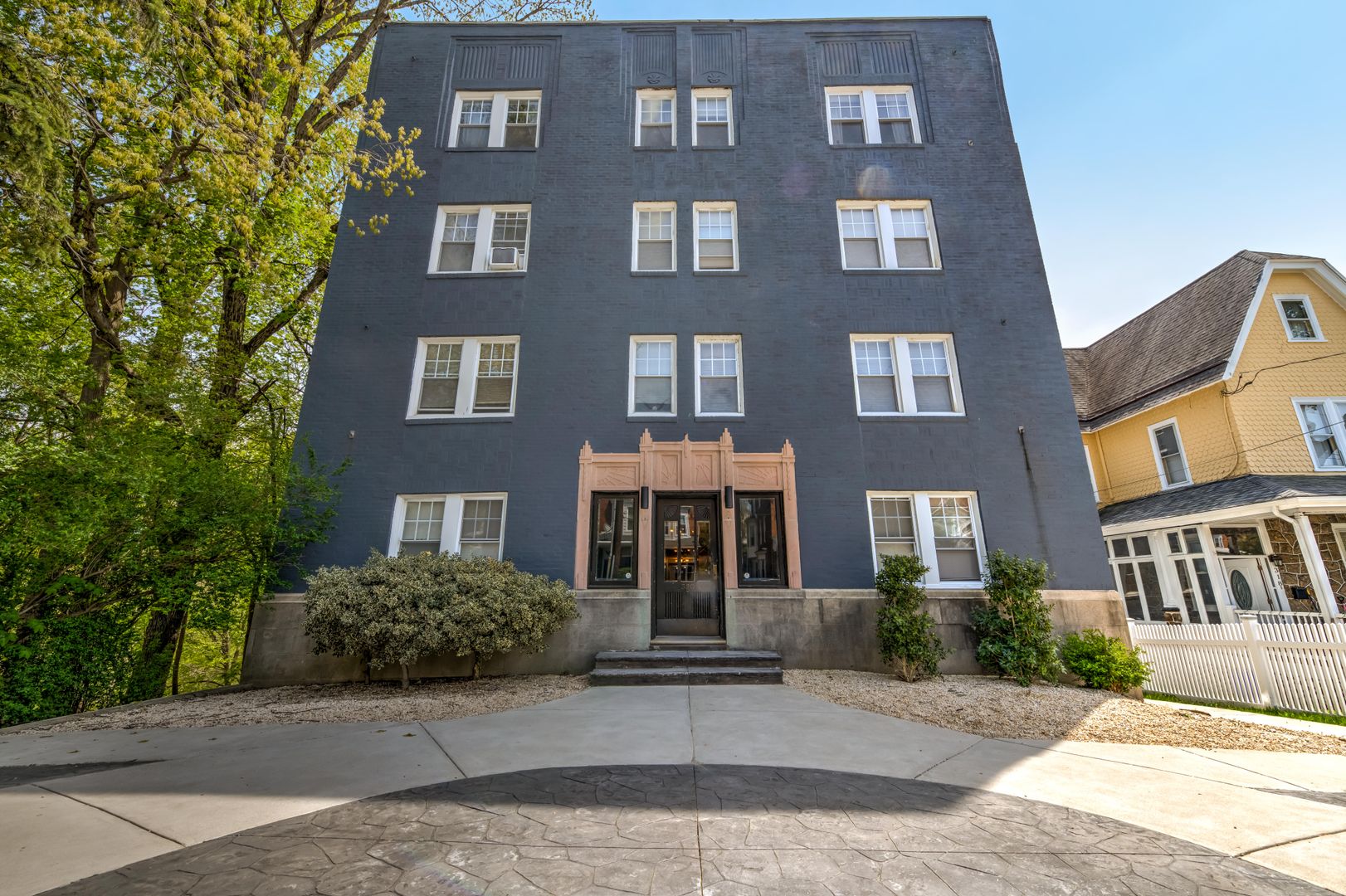 Philadelphia Apartment: 320 Rochelle Ave.