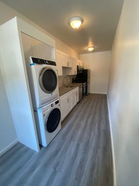 Luxury Living in East Oak Lane | Elegant 1BR with Premium Finishes – photo 1