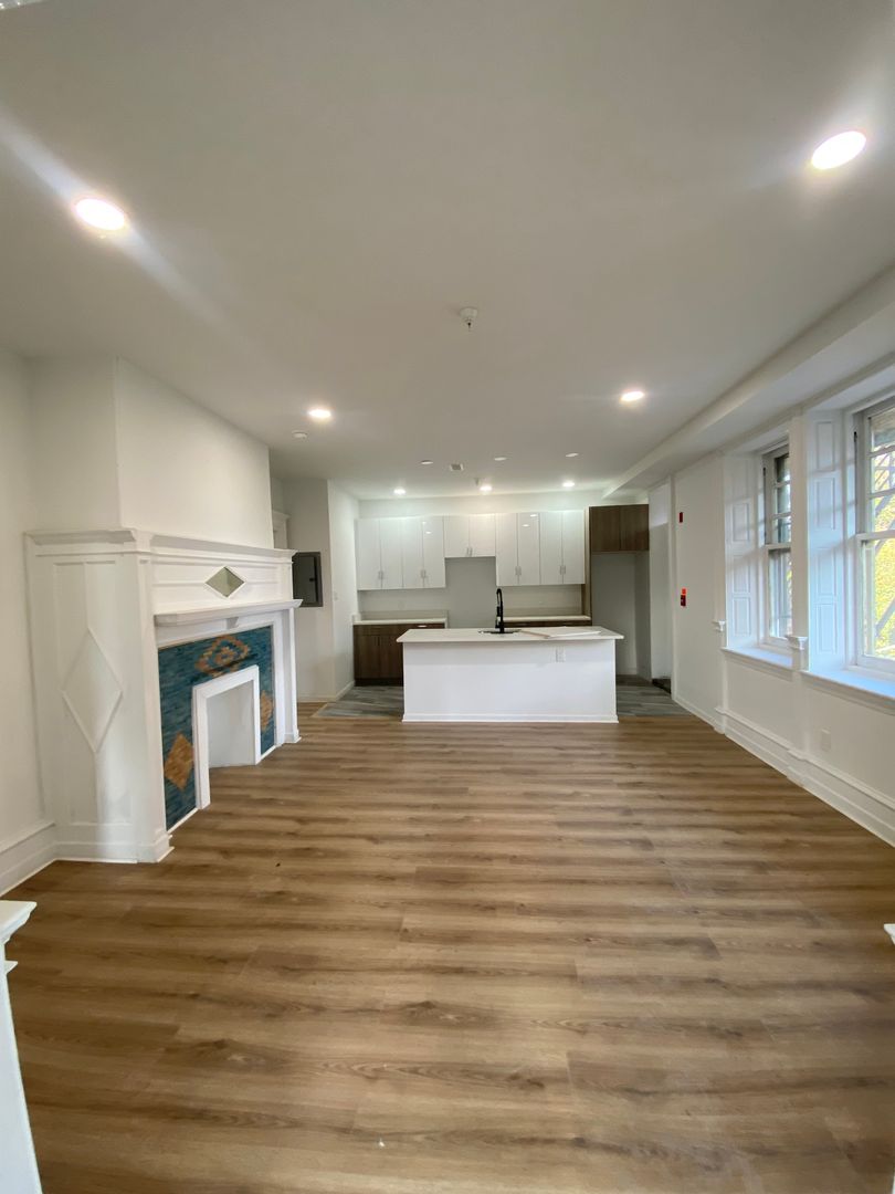 Philadelphia Apartment: 260 West Johnson Street