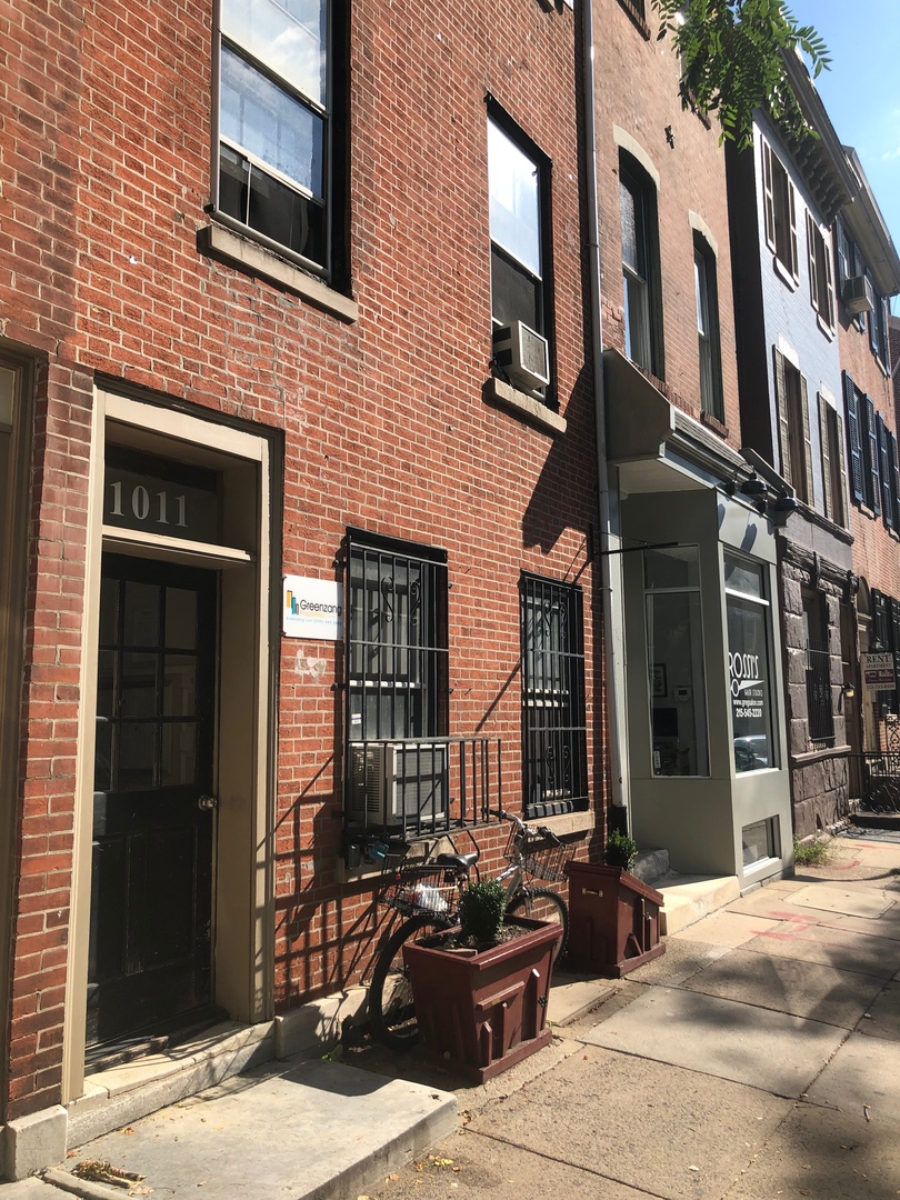 Philadelphia Apartment: 1009-1011 Spruce Street