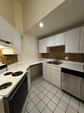 CIGAR FACTORY LOFTS JUST LISTED! | LARGE STUDIO! | CENTRAL AIR! IN UNIT LAUNDRY! | BOOK NOW!