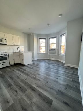 1-bedroom in September - kitchen set in a bay window – photo 1