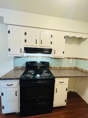 1 Bedroom Located at Taylor Court in Desirable Morton!!!!
