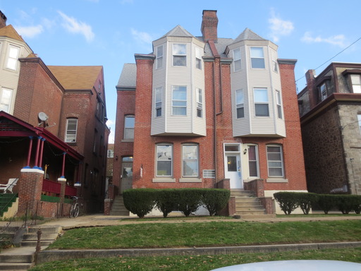 Spacious Two Bedroom on the first floor near Clark park! – photo 1