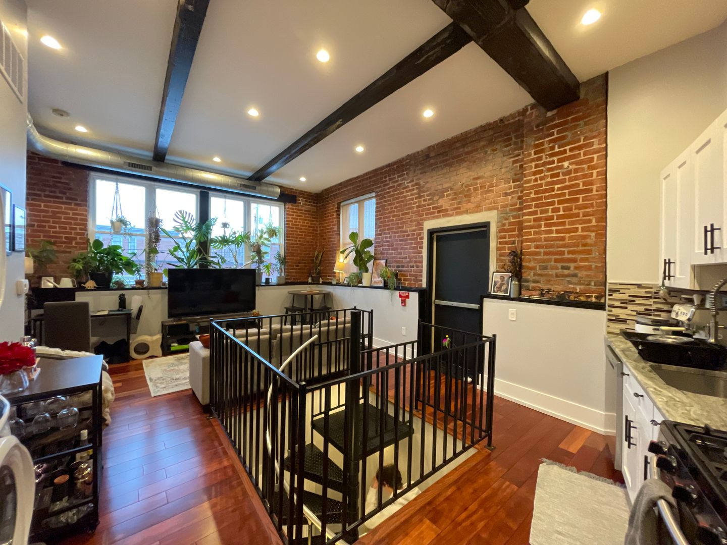 Philadelphia Apartment: 1025 E Montgomery Ave.