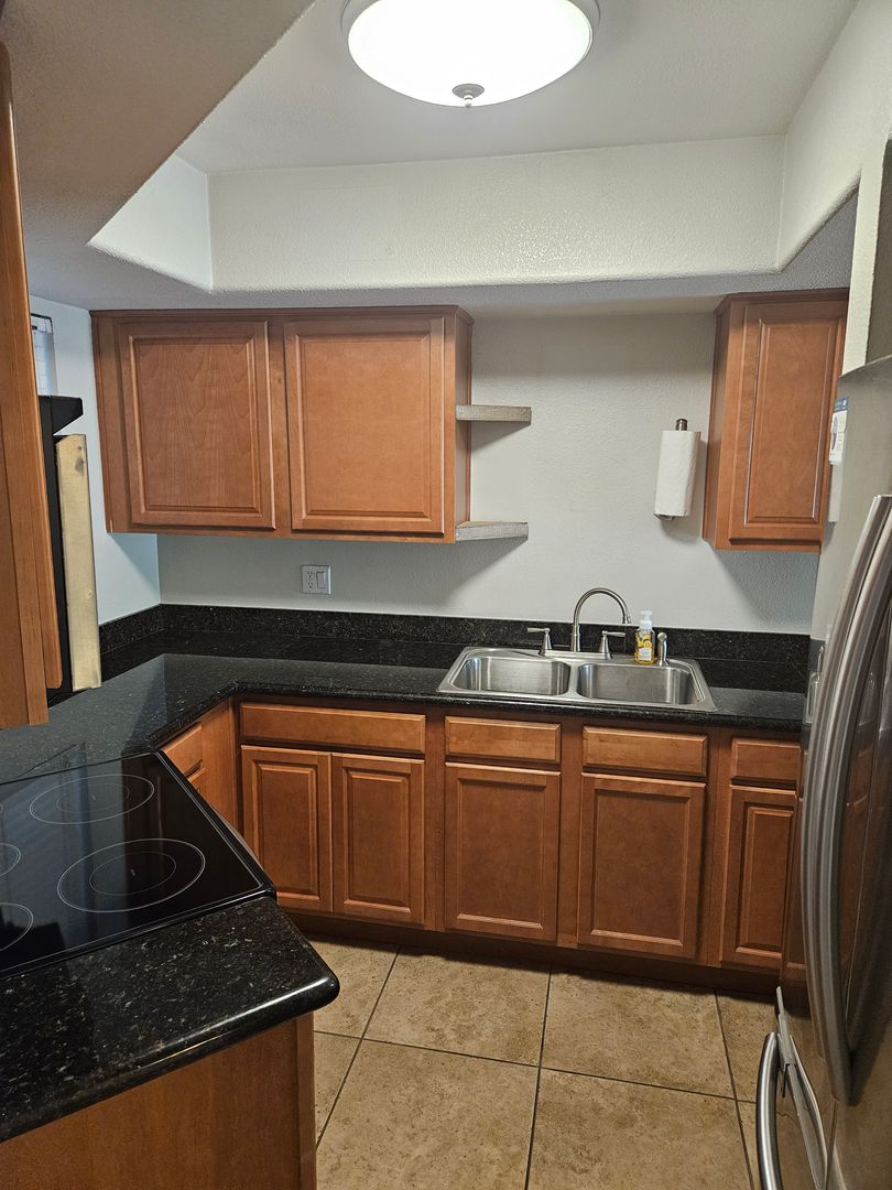 Scottsdale House: 985 N Granite Reef