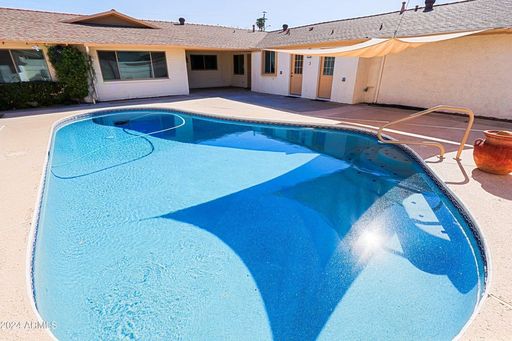 Outstanding Privately 3 plex with Pool and Garage!!! Tile Throughout, Gas Stove, Charm of age but updated!!! Lots of Storage, Central Phoenix and Madison School District!!! – photo 1