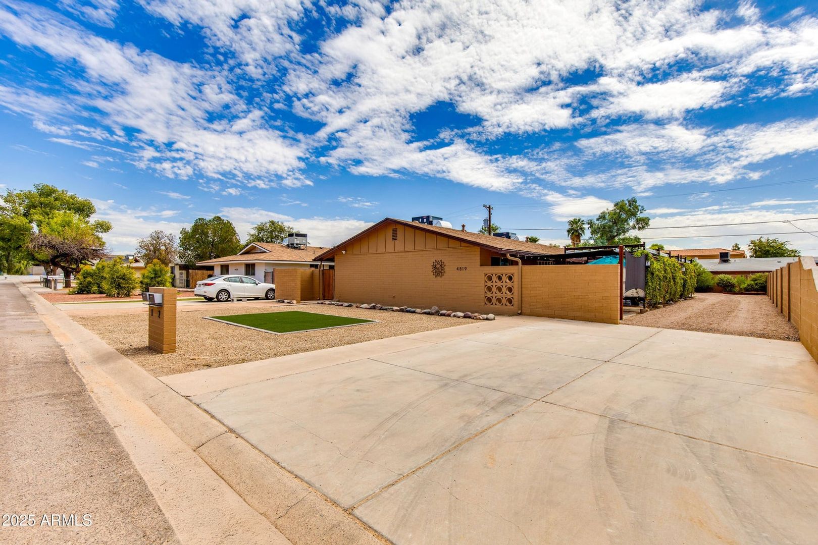 Phoenix Apartment: 4819 E Cambridge Ave