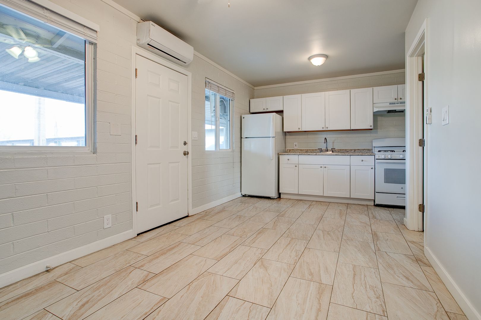 Phoenix Apartment: 206-216 E Jones Avenue