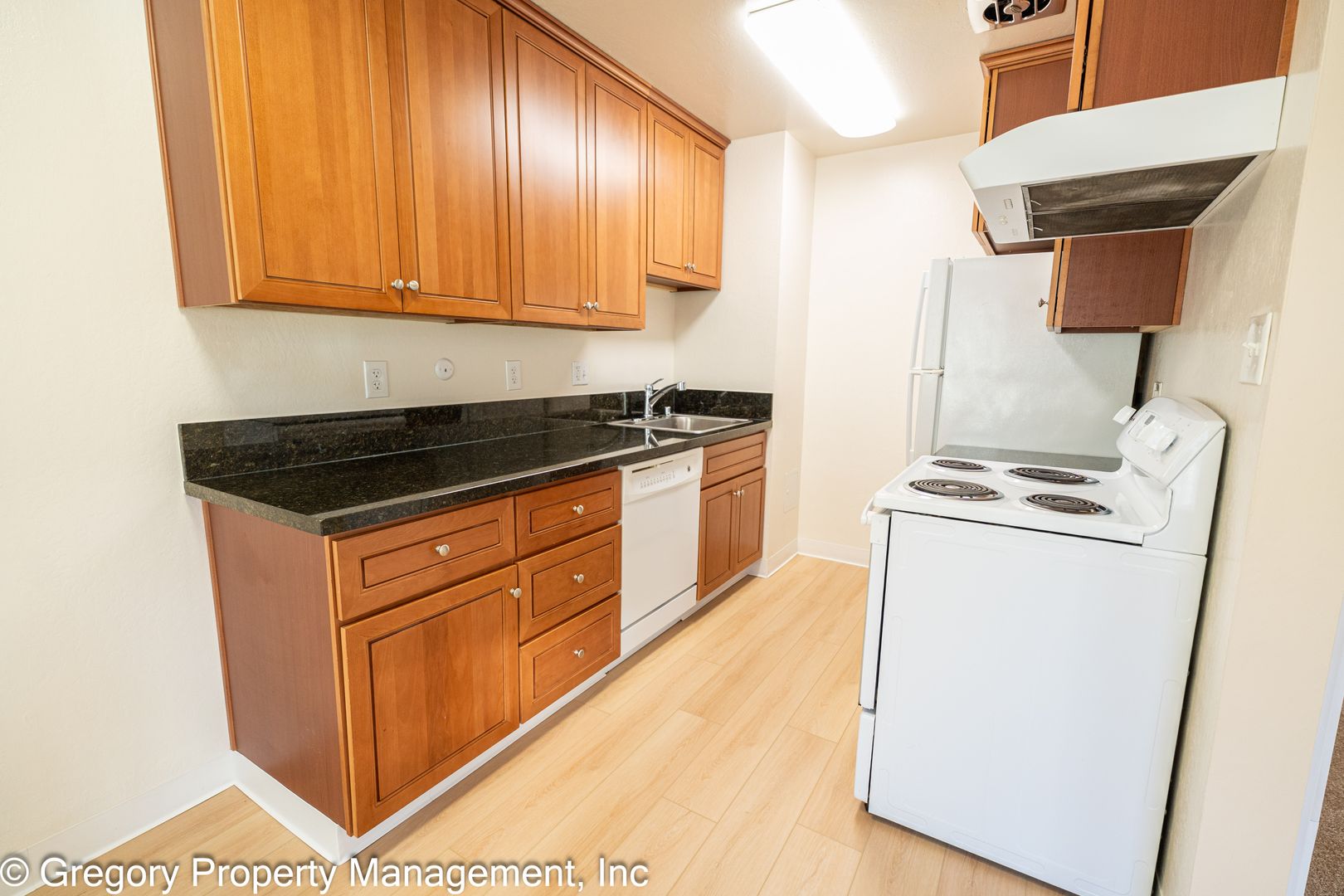 Alameda Apartment: 1817 Central Ave