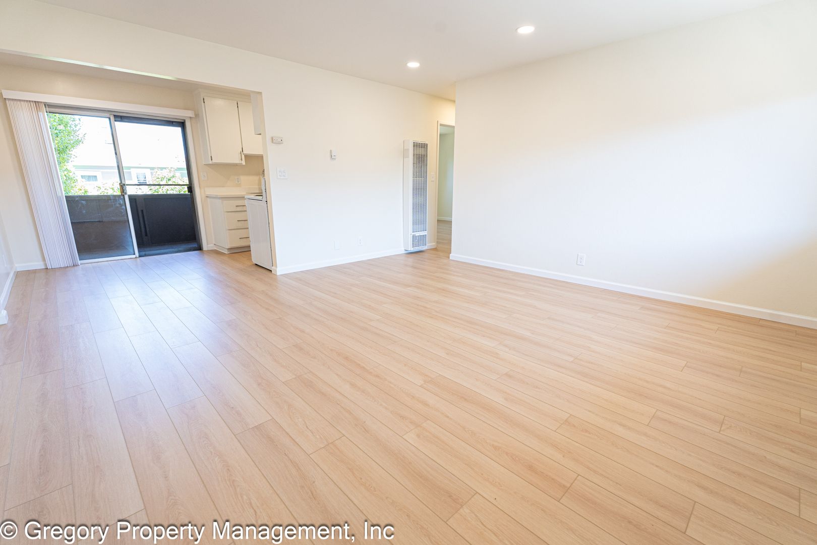 Alameda Apartment: 1242 Regent St