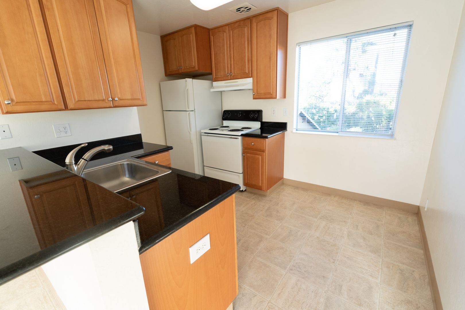 Alameda Apartment: 1525 Schiller St. Apt. J