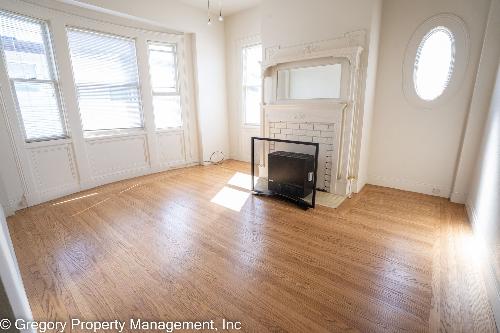 Alameda Apartment: 1809 Central Ave
