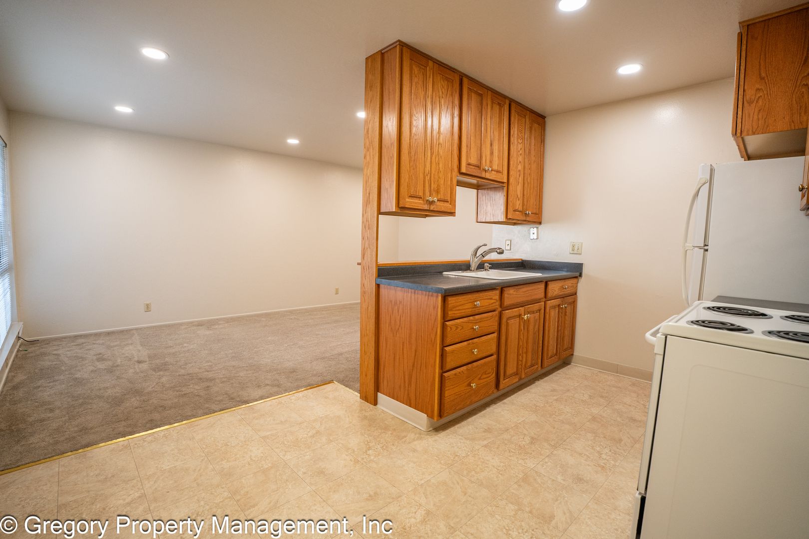 Alameda Apartment: 1525 Schiller St